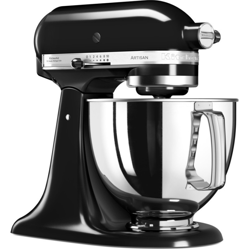 Kitchenaid stand mixer 5KSM125EOB, 4.8 L capacity.